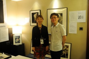 左はM.Y.Ku. ART PROJECTの山本功巳氏（YPOB）。右は、現在「YP2015」 にて作品展示中の松井泰憲氏。 