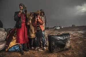 イスマイル・フェルドゥス《イスラム国に包囲されたコバニの住民》2014 