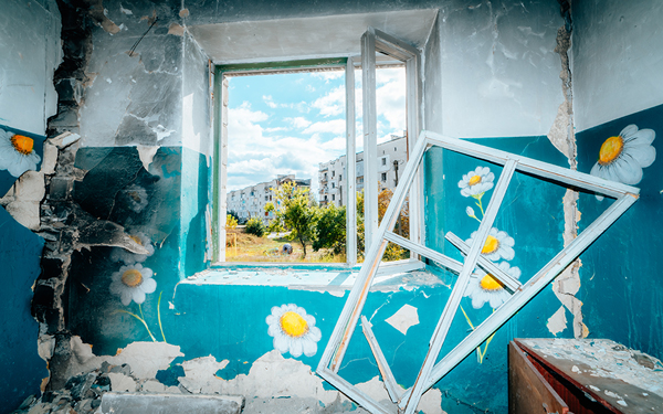 夢無子《ウクライナの窓_003》2022