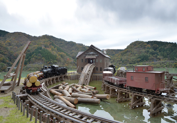 鯉江充《GREEN VALLEY RAILWAY》（ジオラマ部分）2016-23年　ⒸMichiru Koie